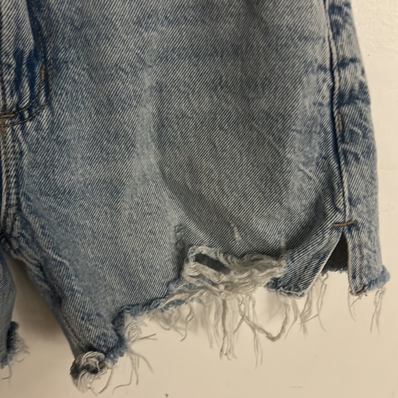 Vintage Cut-Off Denim Short - Picture 4 of 5